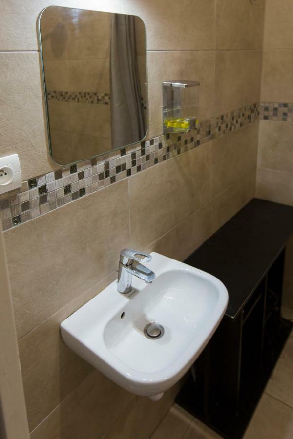 Backpackers Hostel Antibes Buitenkant foto